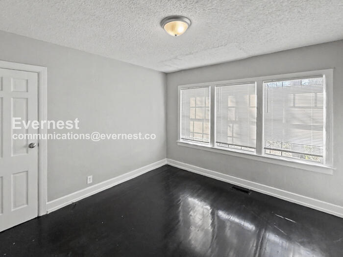 Building Photo - 1701 4th Ave W