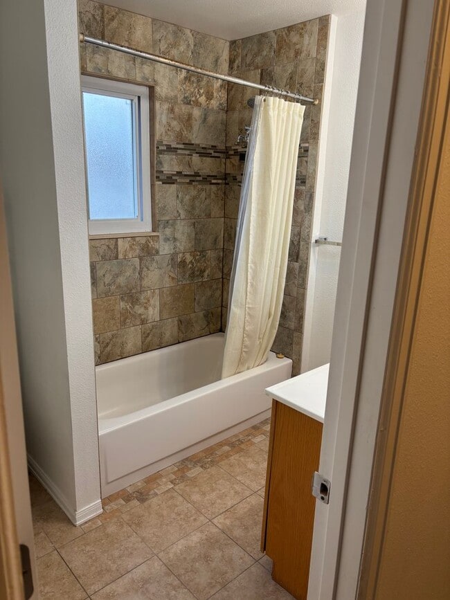 Building Photo - Move in ready unit for rent on Willow Bend!