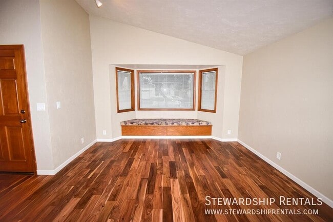 Building Photo - 5051 Forsythia St