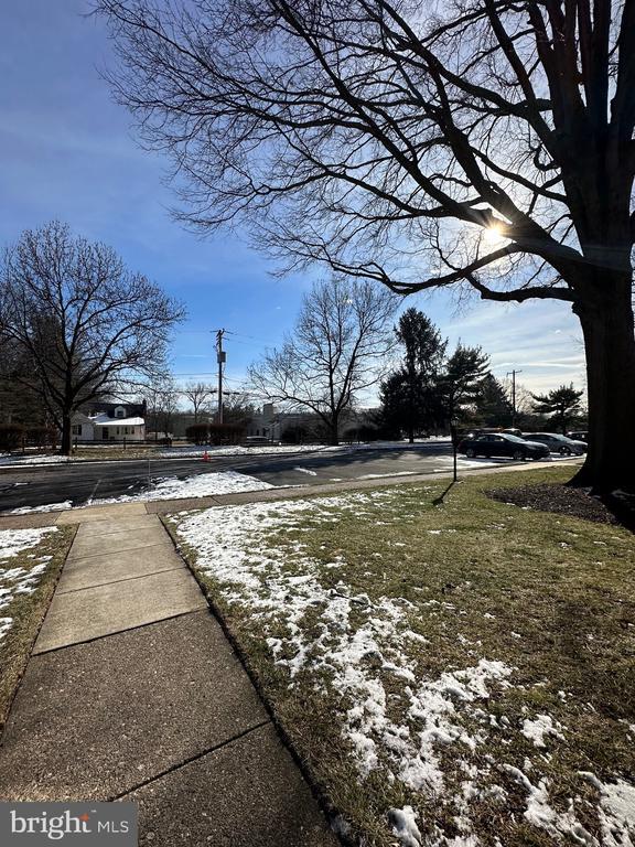 Building Photo - 612 N Shady Retreat Rd