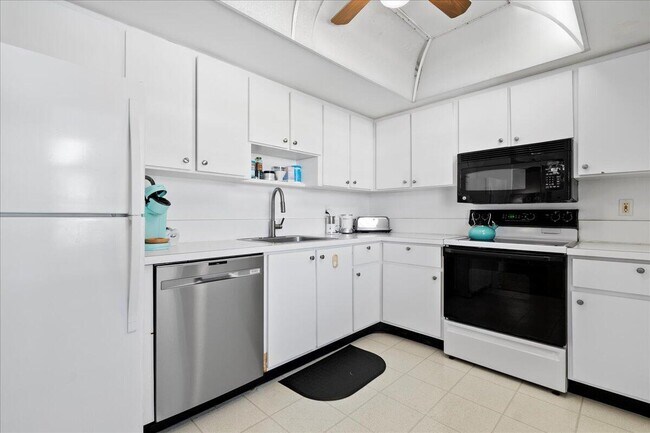 Building Photo - 1250 Sugar Sands Blvd