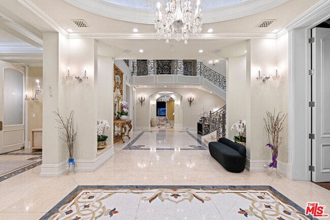 Building Photo - 718 N Rodeo Dr