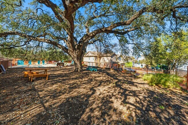 Building Photo - 2900 Pither Ln