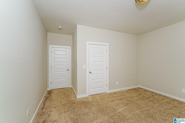 Building Photo - 98 Kings Wy