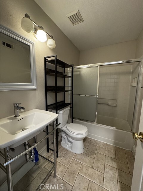 Building Photo - 619 N Jimenez Ln