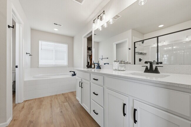 Building Photo - 5765 Mammoth Ln