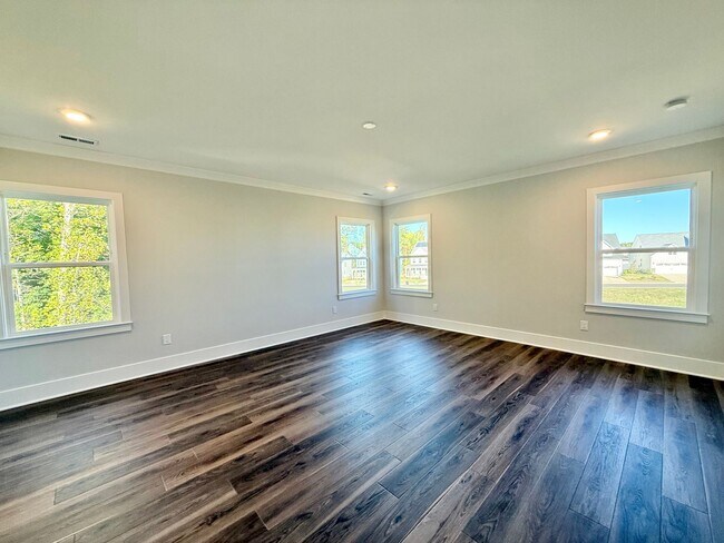 Building Photo - Newly Built 5BD, 4.5BA Knightdale Home wit...