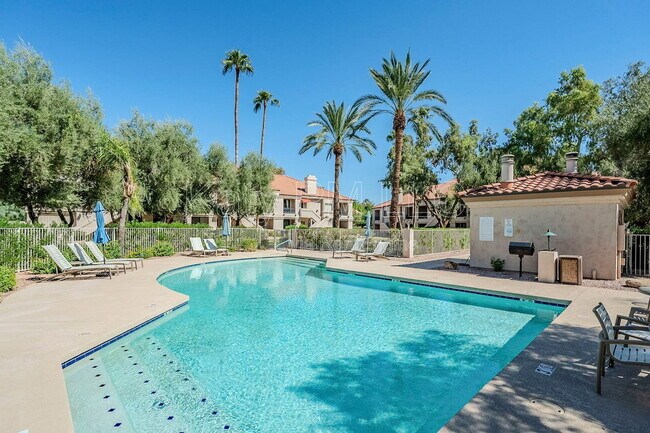 Building Photo - 9708 E Vía Linda