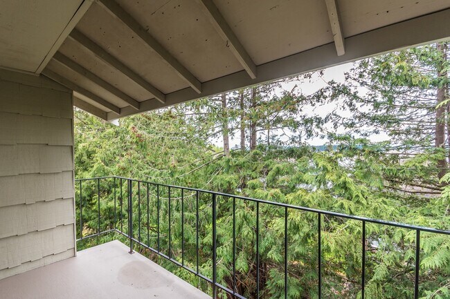 Building Photo - 2 Bed 1 Bath Condo in town