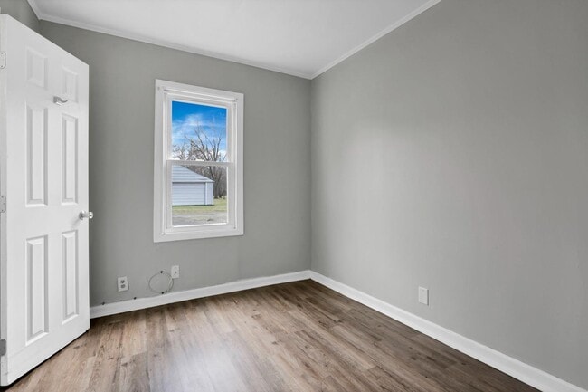 Building Photo - 590-592-592 Robinwood Ave