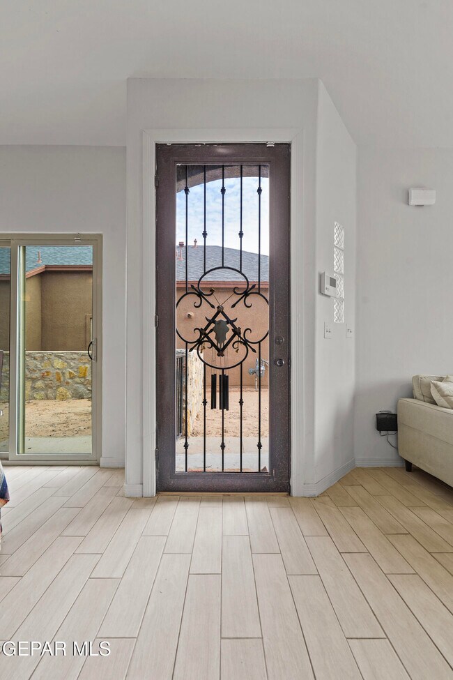 Building Photo - 14761 Mike a Mendoza Ave