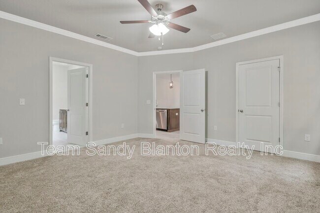 Building Photo - 5402 Parkside Dr