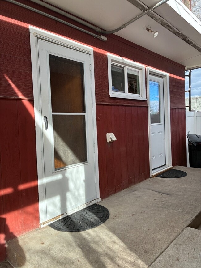 Building Photo - 1001 7th St