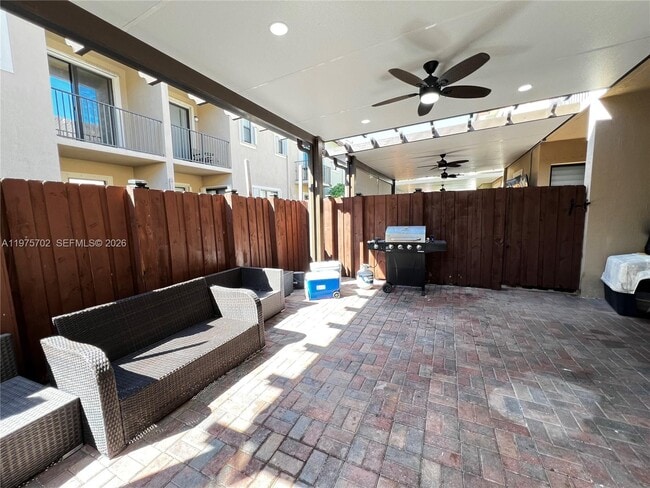 Building Photo - 748 NE 34th Ave