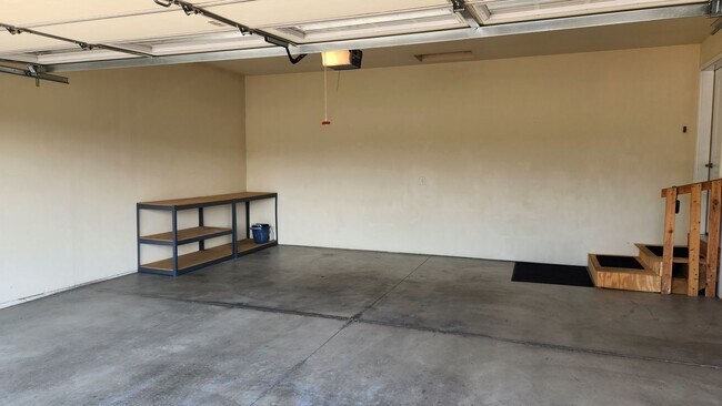 Building Photo - 1329 Pinecrest Ln