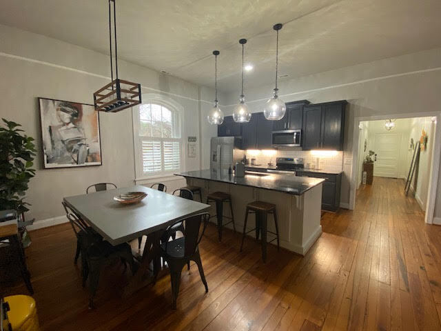 Building Photo - 813 Brewer Ave