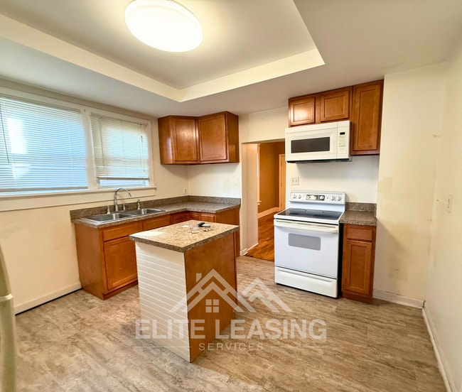 Building Photo - 1242 SW Wayne Ave