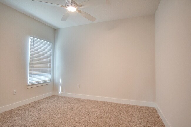 Building Photo - Holiday Sunshine! Deer Run 4BR/3BA Home – Solar, Community Pool & ½ Deposit for Active Military