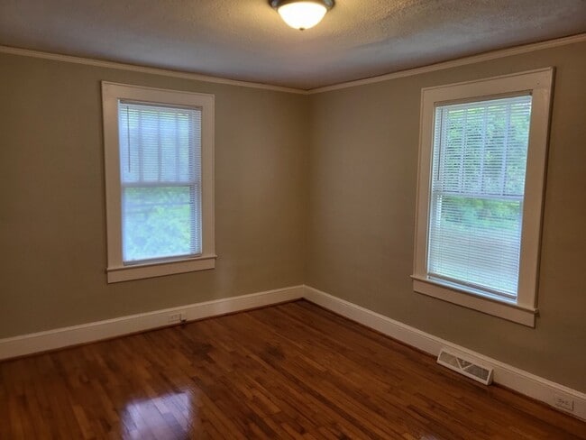 Building Photo - 158 Shurley St