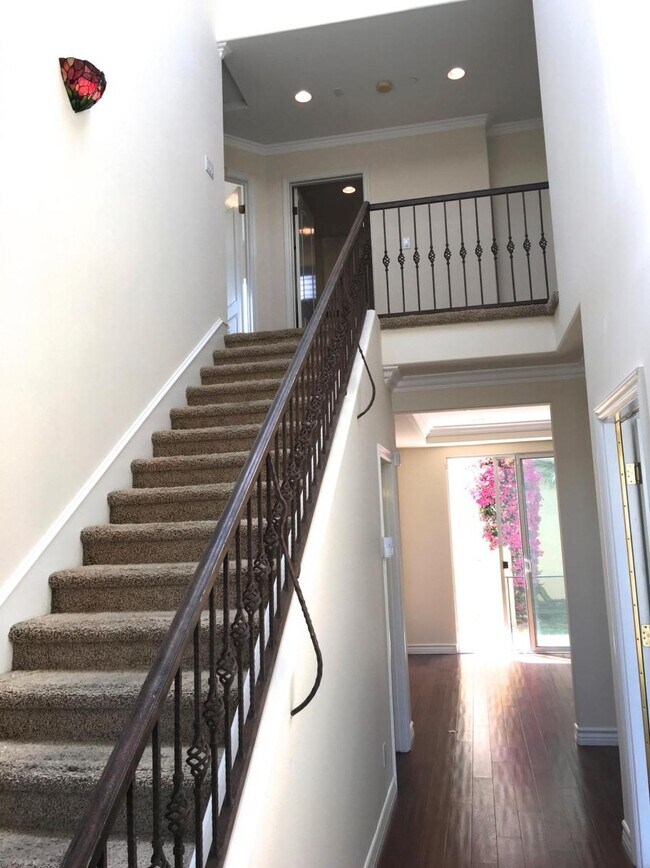 Building Photo - 2022 Plant Ave