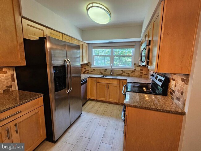 Building Photo - 12109 Greenway Ct