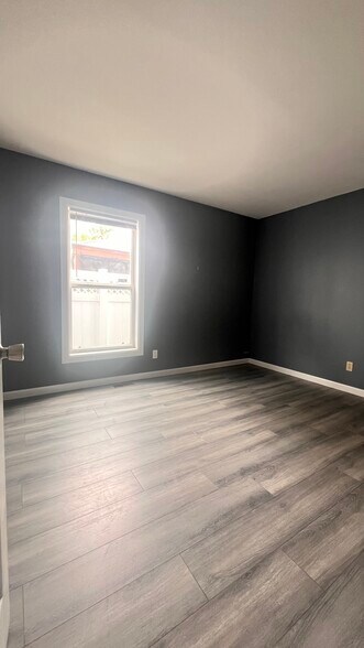 Building Photo - 215 Bower St