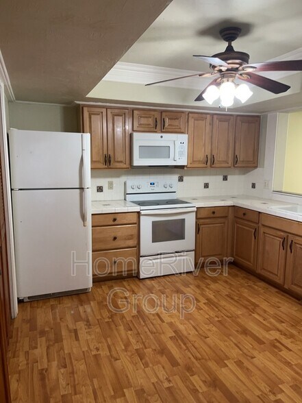 Building Photo - 1731 Golf Club Dr