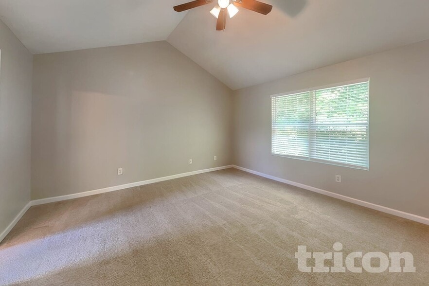 Building Photo - 40 Deadwood Ln