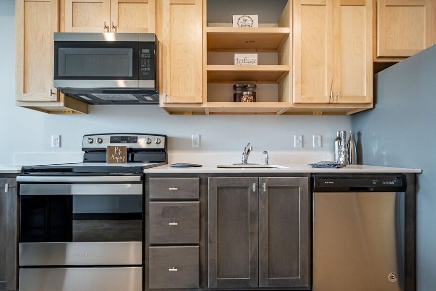 Interior Photo - 245 Kingston Cedar Rapids