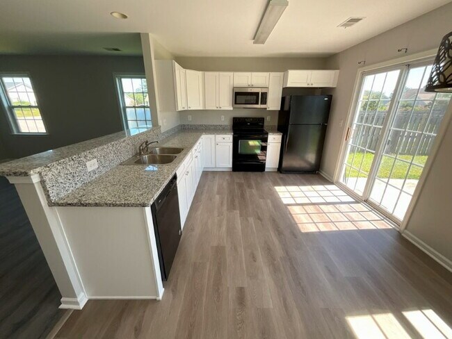 Building Photo - "Newly renovated 3-Bed, 2-Bath Home in Win...