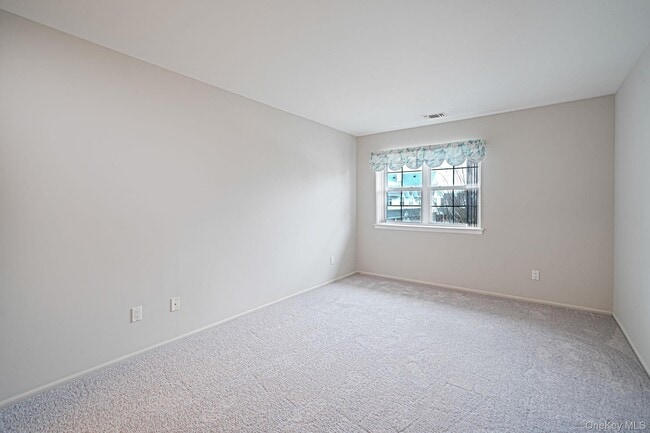 Building Photo - 18 Summerfield Cir