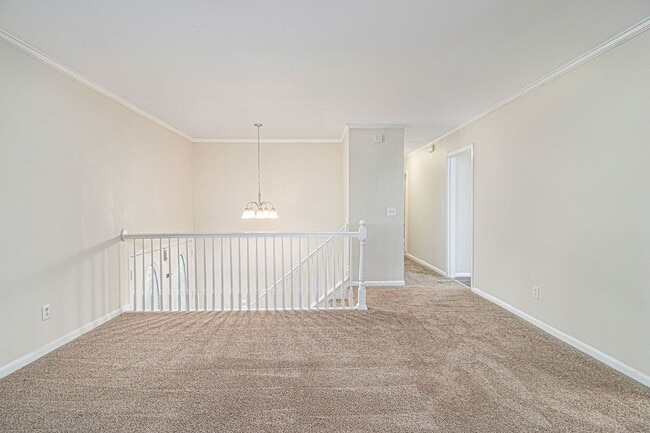Building Photo - 3 bdrm, 2 bath in Decatur