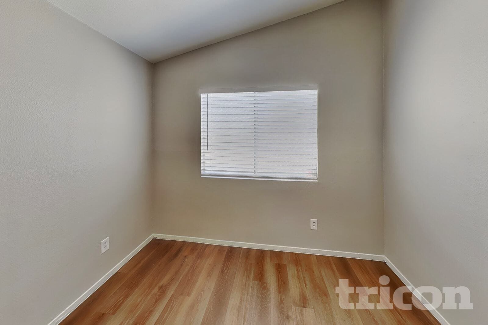 Building Photo - 1121 Indian Hedge Dr