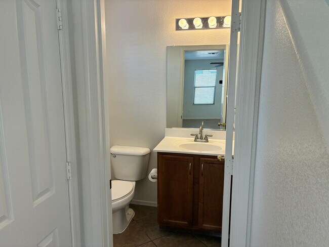 Building Photo - 9646 N 82nd Glen