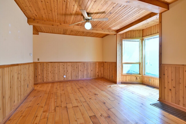 Building Photo - 2724 N Racine Ave