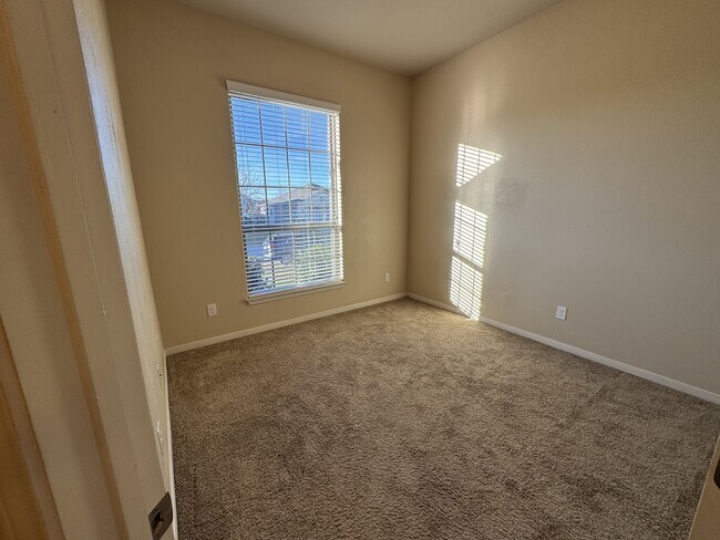 Building Photo - 5607 Markham Dr