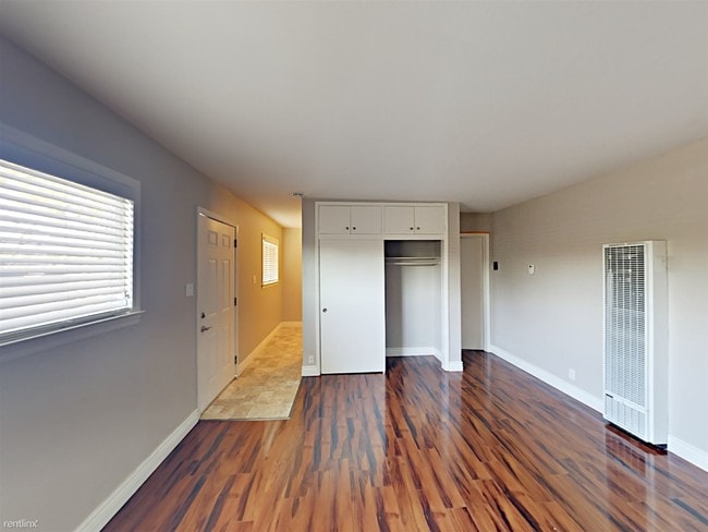 Building Photo - Studio, 1 bath  - 617 S 9th St Apt 13 Apt 13