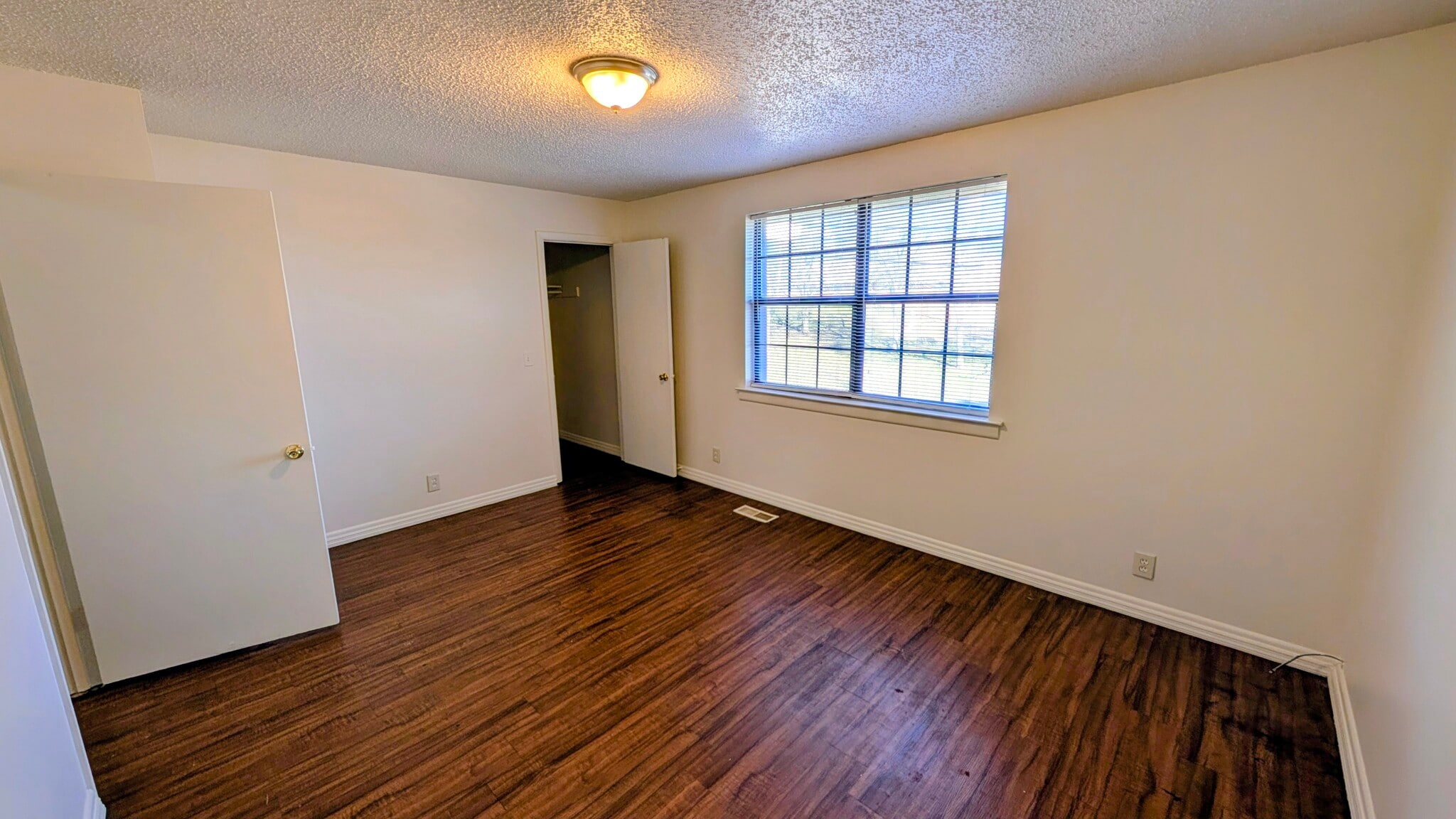 Building Photo - 2751 Park Dale Dr