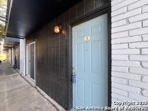 Primary Photo - 2802 Lasses Blvd