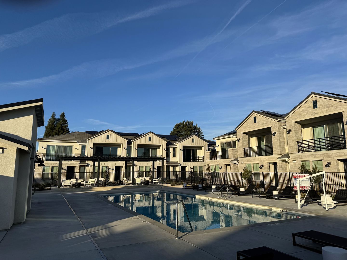 Building Photo - 546 W Mahogany Ln