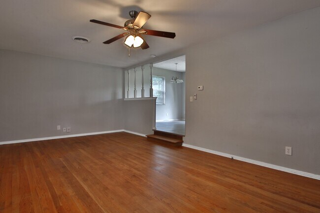 Building Photo - Large 3 bed/2 bath with BONUS ROOM in Yukon!