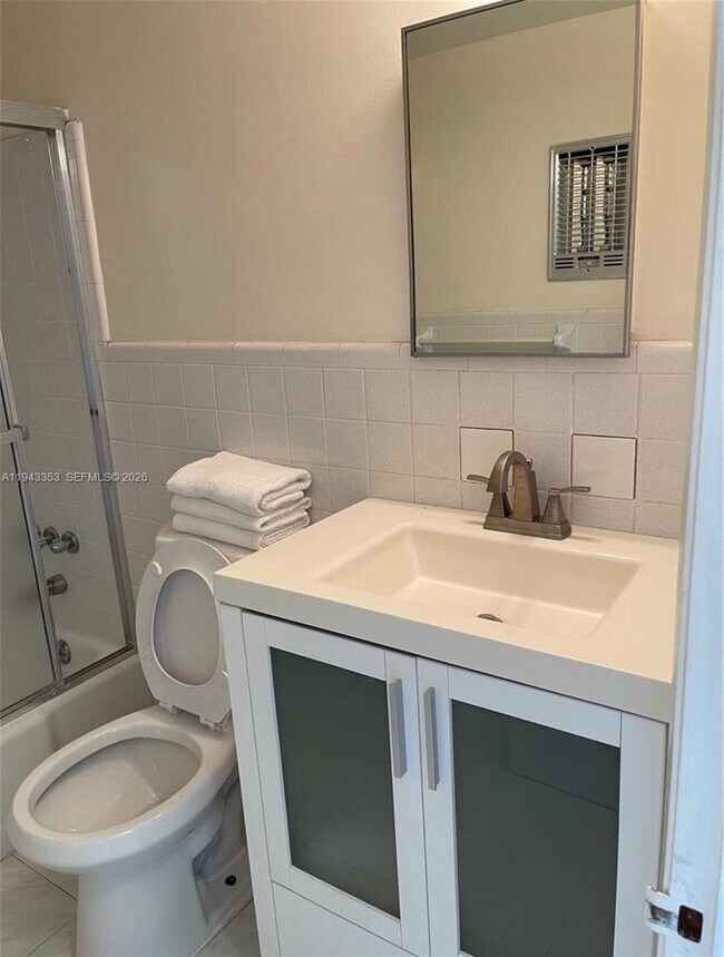 Building Photo - 455 Golden Isles Dr