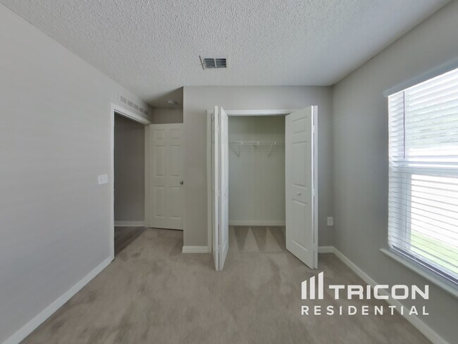 Building Photo - 2232 Nettlebrook St N