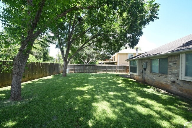 Building Photo - 2303 Old Dixie Dr