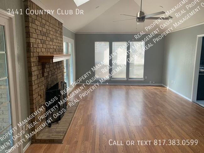 Building Photo - 3441 Country Club Dr