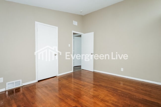 Building Photo - 1574 Gowan Dr