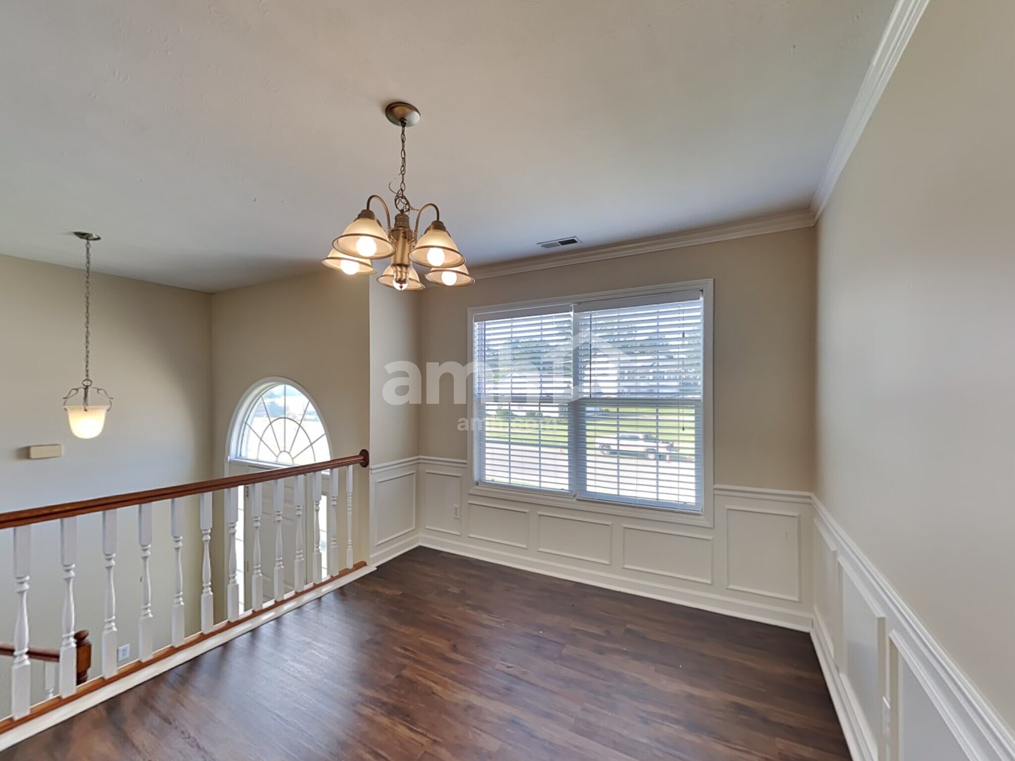 Building Photo - 733 Clear Cir