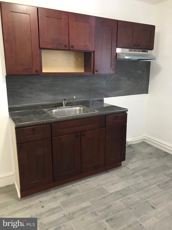 Building Photo - 4832 E Roosevelt Blvd