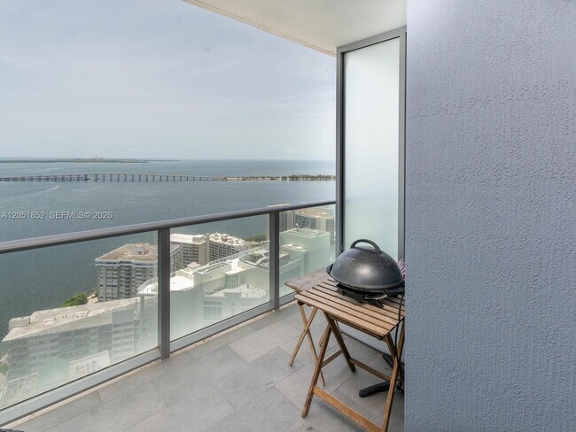 Building Photo - 1300 Brickell Bay Dr