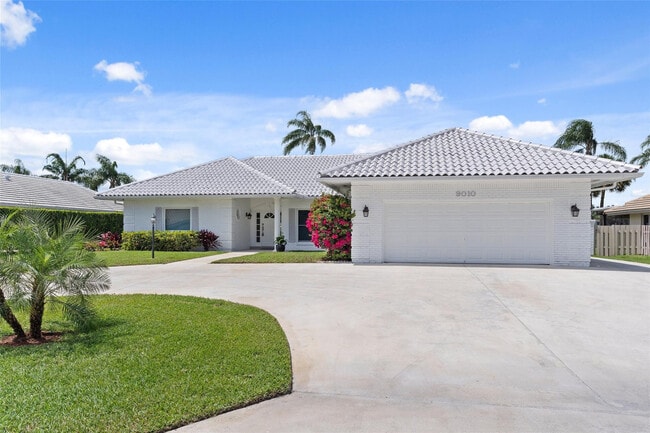 Building Photo - 9010 Gardens Glen Cir